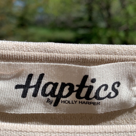 Gorgeous poofy sleeved dress. - Picture 2 of 10